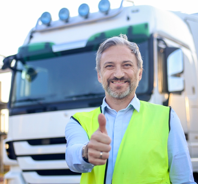 uśmiechnięty mężczyzna